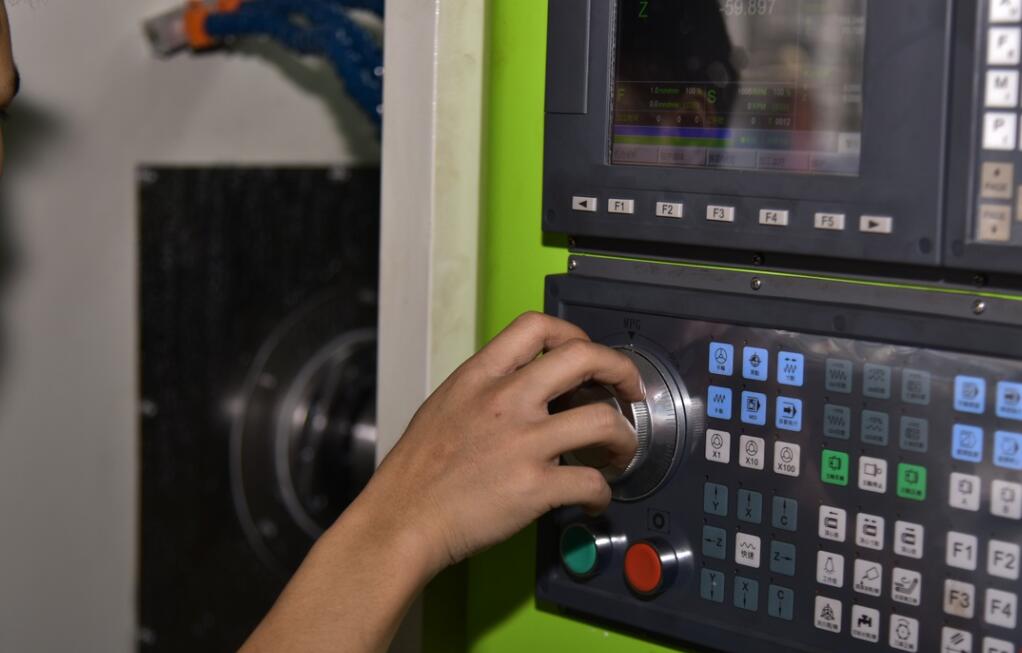 數控車床操作面板特寫